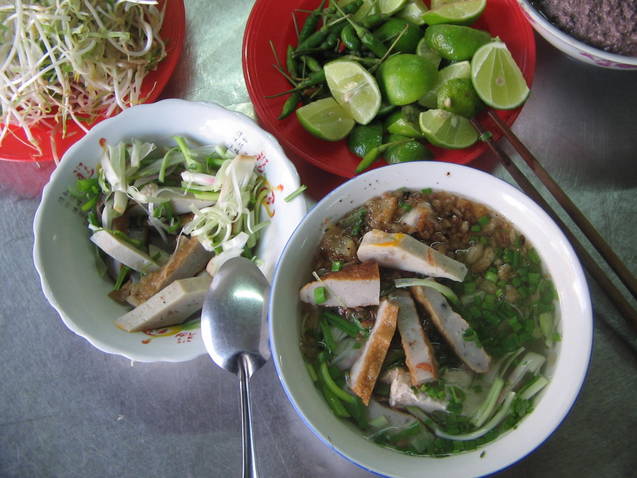 bánh canh chả cá Nha Trang - đặc sản Kim Biển