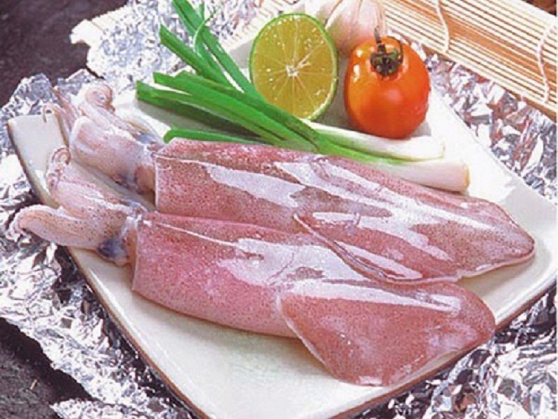 Mực ống Nha Trang hấp, cuốn bánh tráng