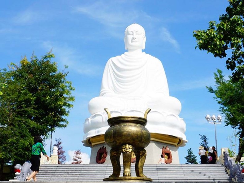 chùa Long Sơn Nha Trang - đặc sản Kim Biển